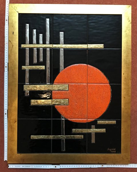 Kachelbild mit Goldlegierung und edlem Rahmen - 3x4 Kacheln im Format 15x15cm - Gesamtgröße mit Rahmen 52 x 67cm - Roter Punkt auf Schwarz mit Gold