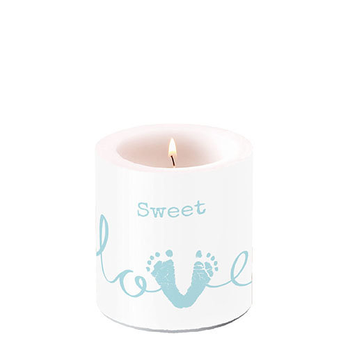 Kerze klein – Candle small – Format: Ø 7,5 cm x 9 cm – Brenndauer: 35 Std. - 1 Kerze pro Packung - Sweet Love Boy – Süße Liebe Jungen