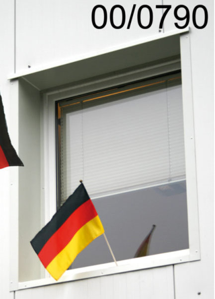 Deutschlandflagge für Fenster- ca. 30 x 46 cm mit 60cm Kunststoffstab inkl. Befestigung - im Polybeutel - Art. 00/0790 - UVP: € 3,99