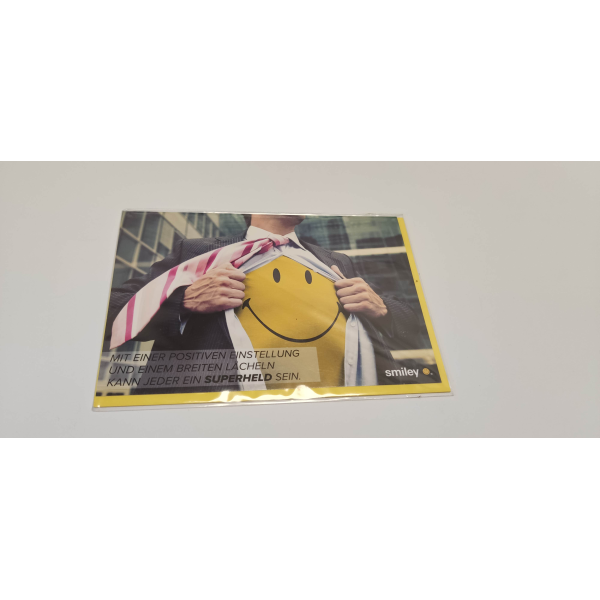 Allgemeine Wünsche Smiley Grußkarte mit Umschlag Smiley auf T-shirt unter Hemd