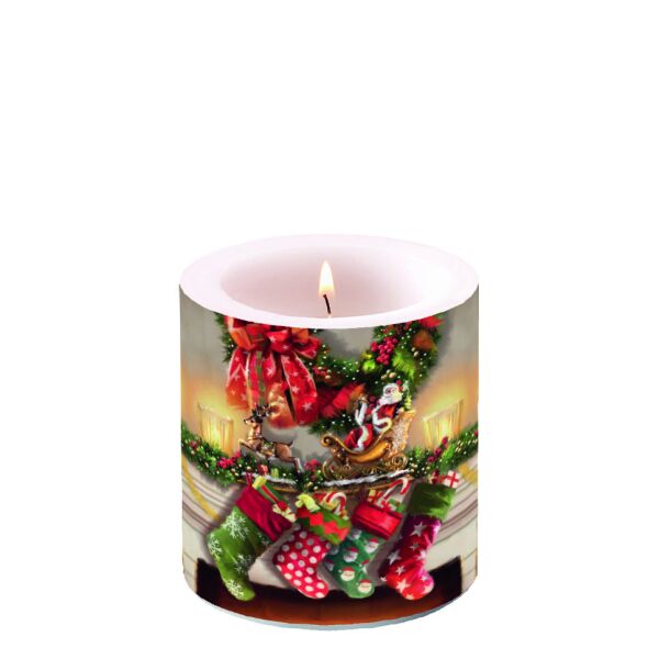 Weihnachten Kerze klein Ø 7,5 cm x 9 cm Brenndauer 35 Std Hanging stockings Geschenke Kamin