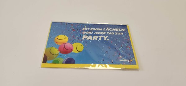Allgemeine Wünsche – Smiley - Glückwunschkarte im Format 8,5 cm x 13,5 cm mit Umschlag – Smileyballons am Konfettihimmel