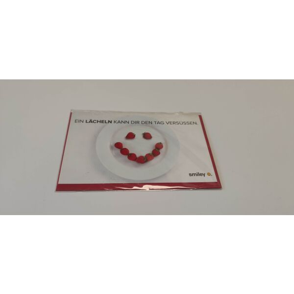 Allgemeine Wünsche Smiley Glückwunschkarte mit Umschlag 8,5 x 13cm Erdbeeren bilden Smiley auf Teller