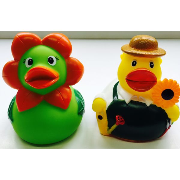 2 Gärtner Quietscheenten UVP: € 15,98 Blume und Gärtner 2erSet Bundle Badeenten ca. 8 cm